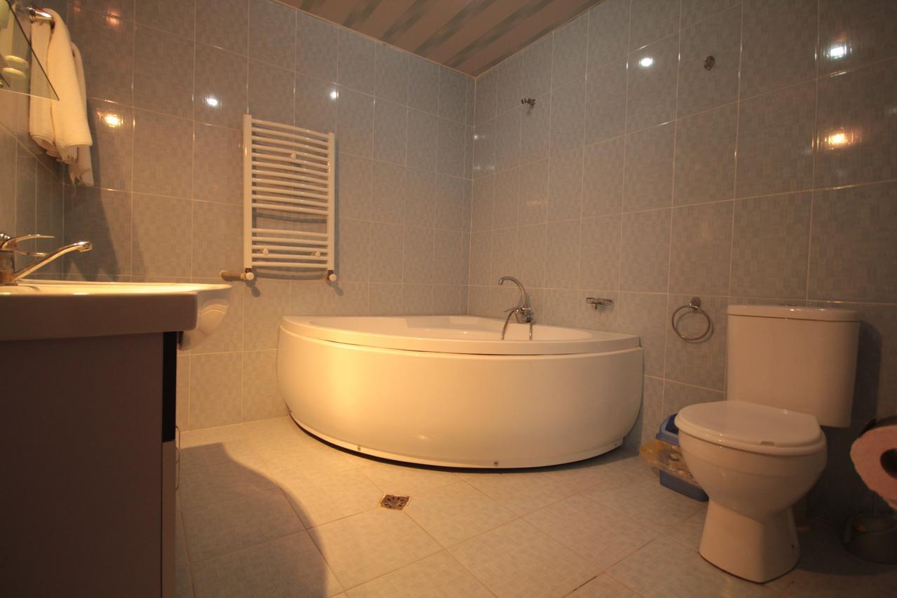 Imeri Park Hotel Kutaisi Oda fotoğraf